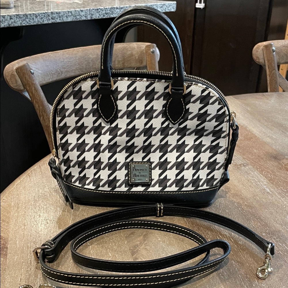 New Dooney & Bourke Black and White Houndstooth Crossbody Bag